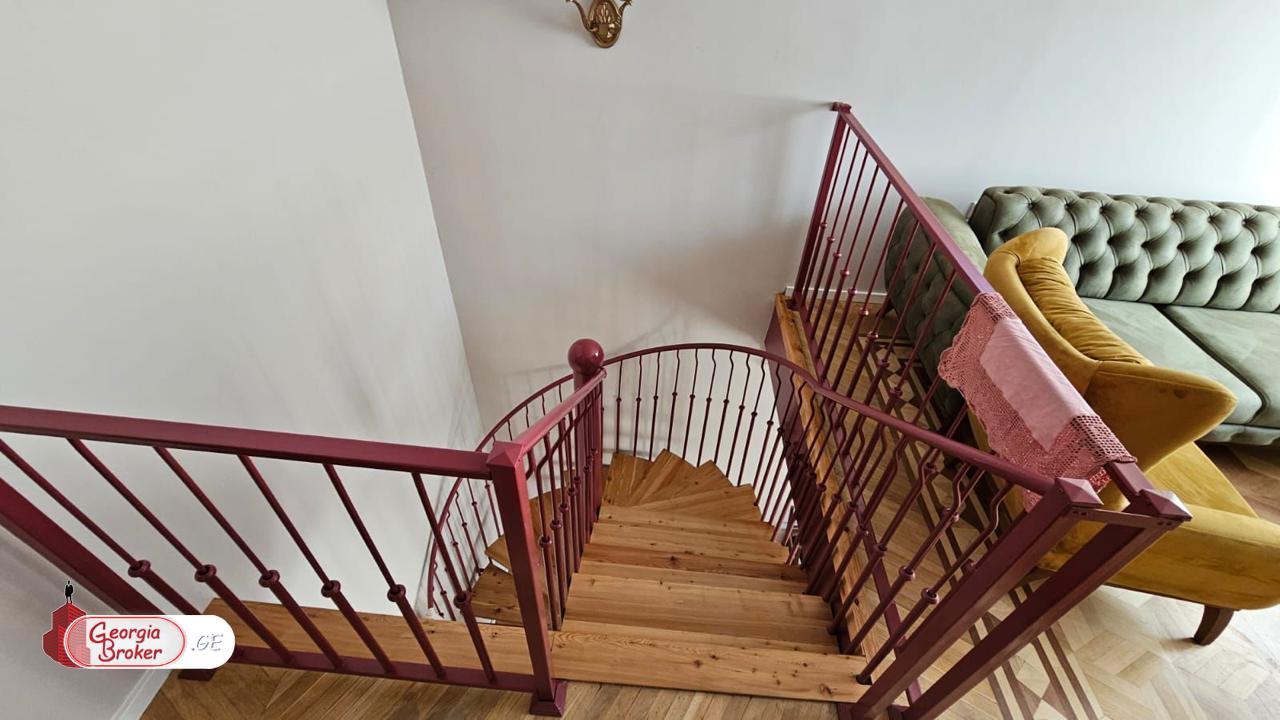 იყიდება ახალი გარემონტებული 9 ოთახიანი სახლი არმაზში